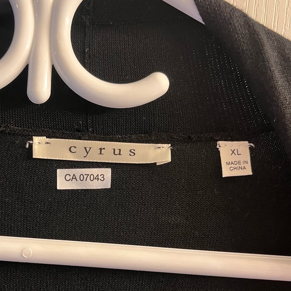 Women’s vest size XL. Was worn once. - Picture 2 of 4